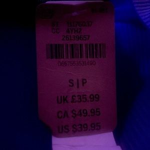 Leggings never wore tags on it ! Size small very nicely fit stretchy